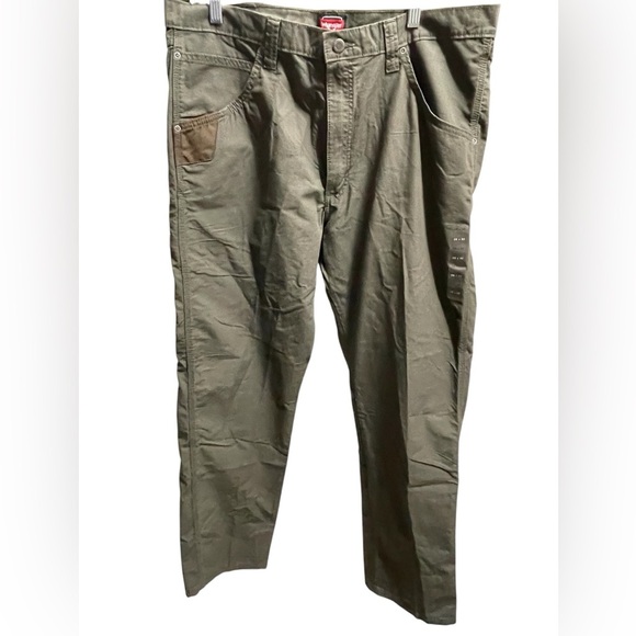 🤎🩶NWT WRANGLER Men's Olive Green Pants size 38x32 
Lightweight canvas cotton - Picture 1 of 10